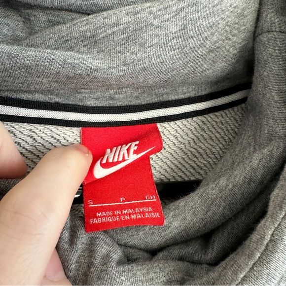 Nike Tech Fleece Sweatshirt - Picture 5 of 7